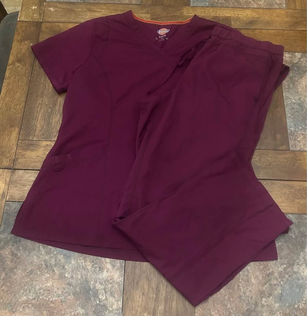 Woman's Dickies Burgundy Scrub Shirt Pants Sz Large L